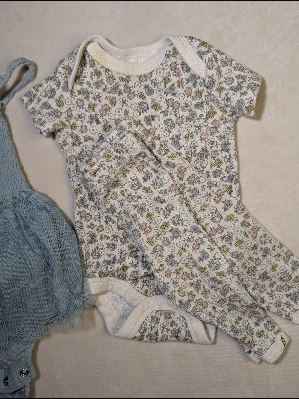 Baby Girls Two-Piece Bodysuit Set in Light Blue and Floral